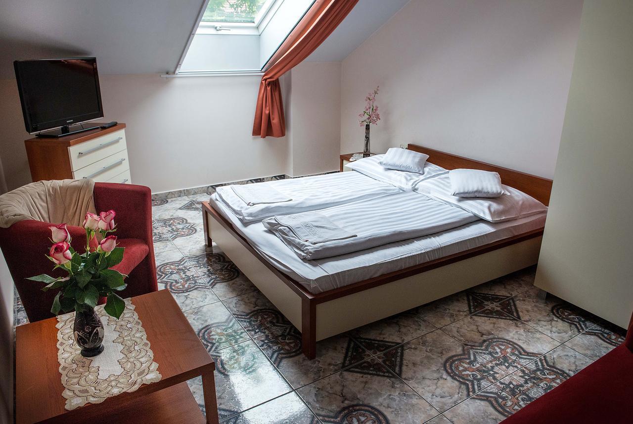 Bl Luxus Apartman Сегед Экстерьер фото